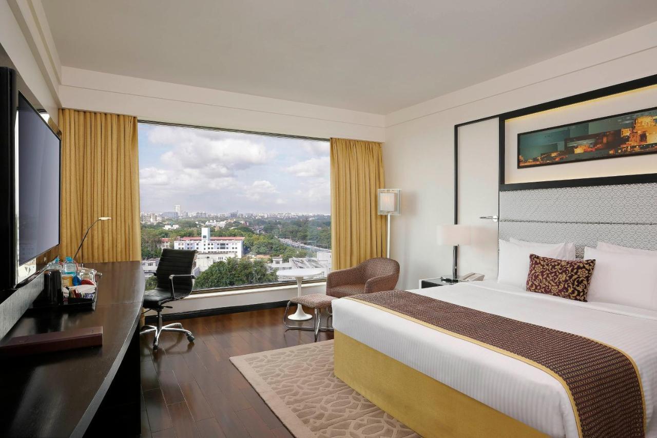 Crowne Plaza Pune City Centre By Ihg Exterior photo